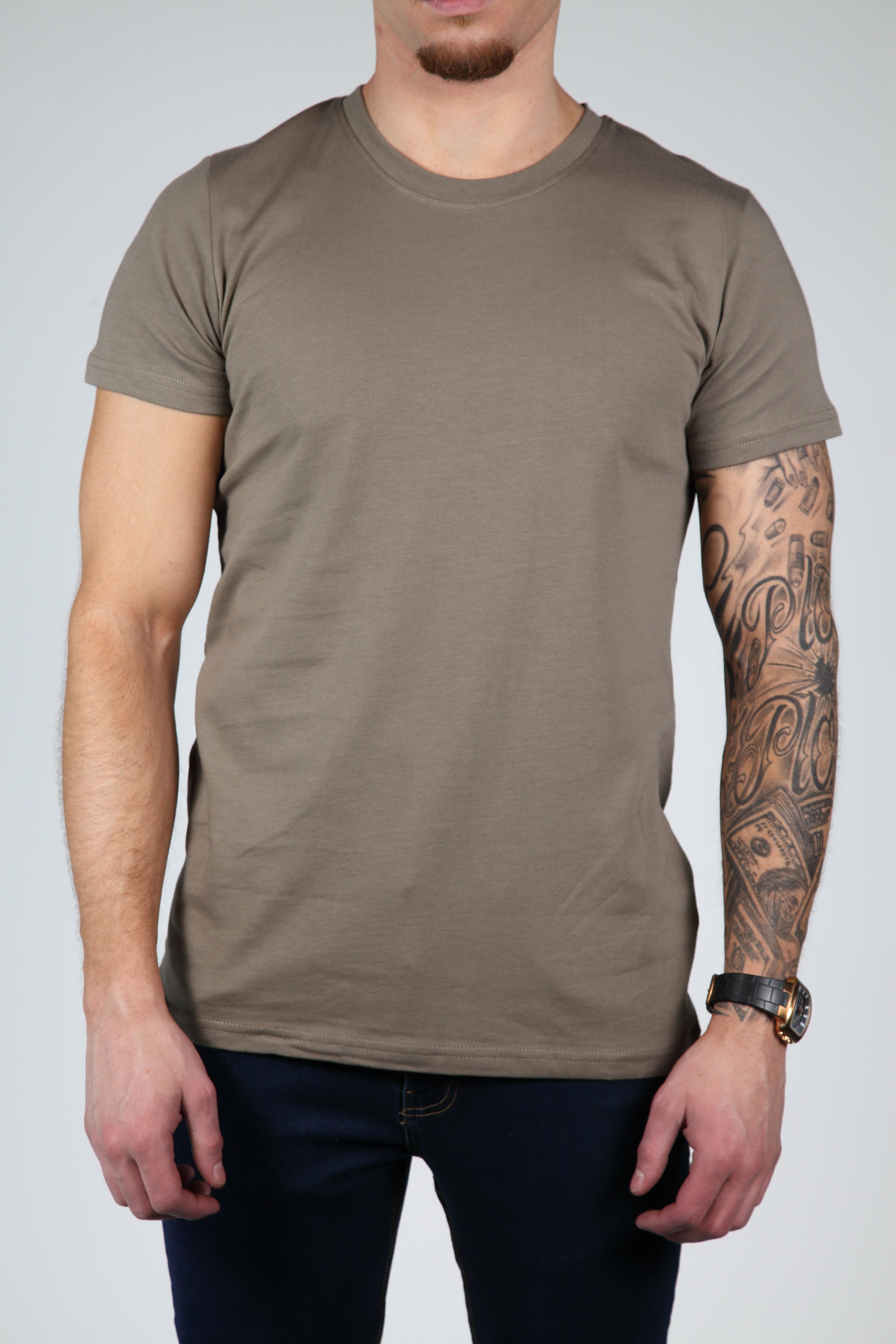 Camiseta marrón básica