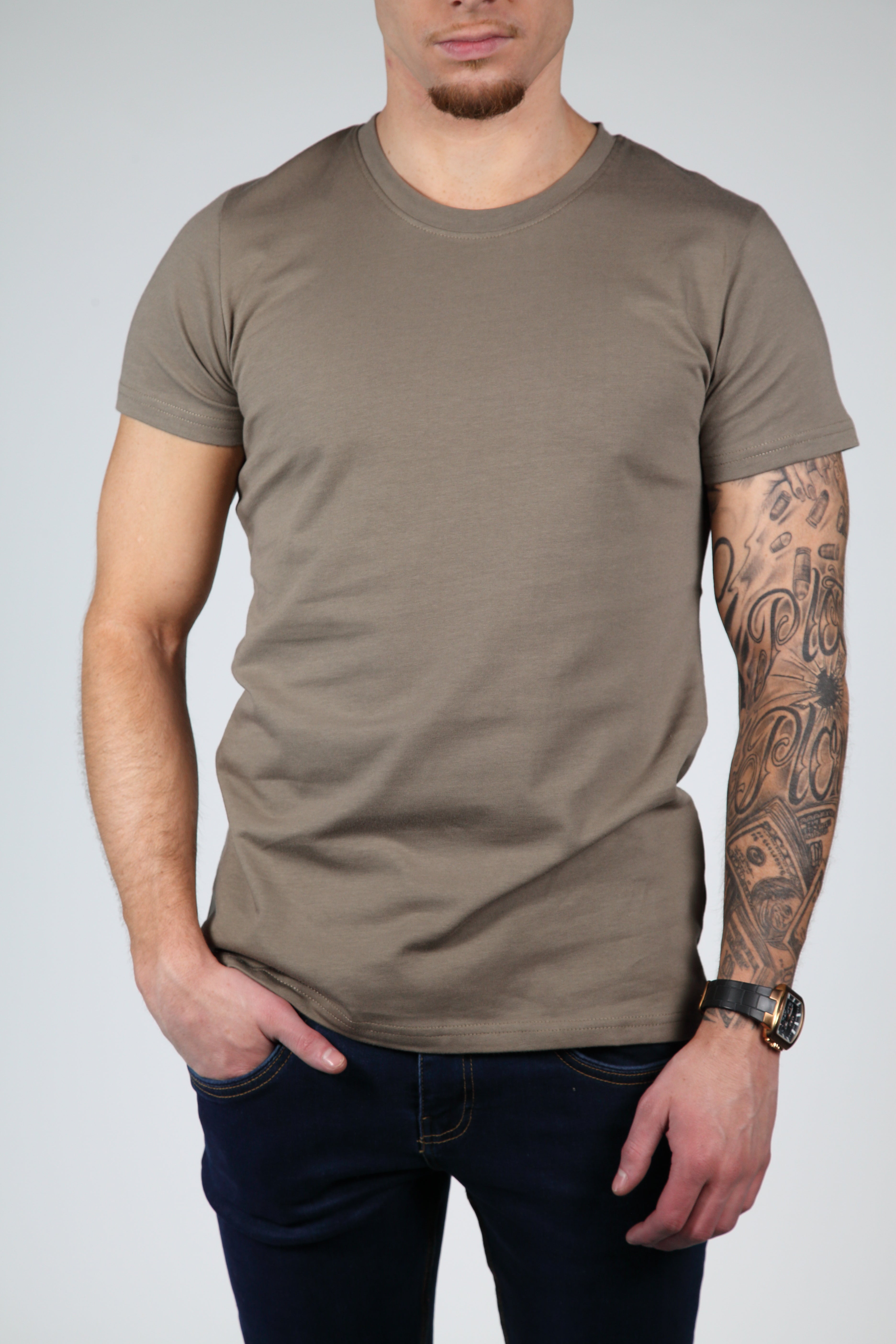 Camiseta marrón básica