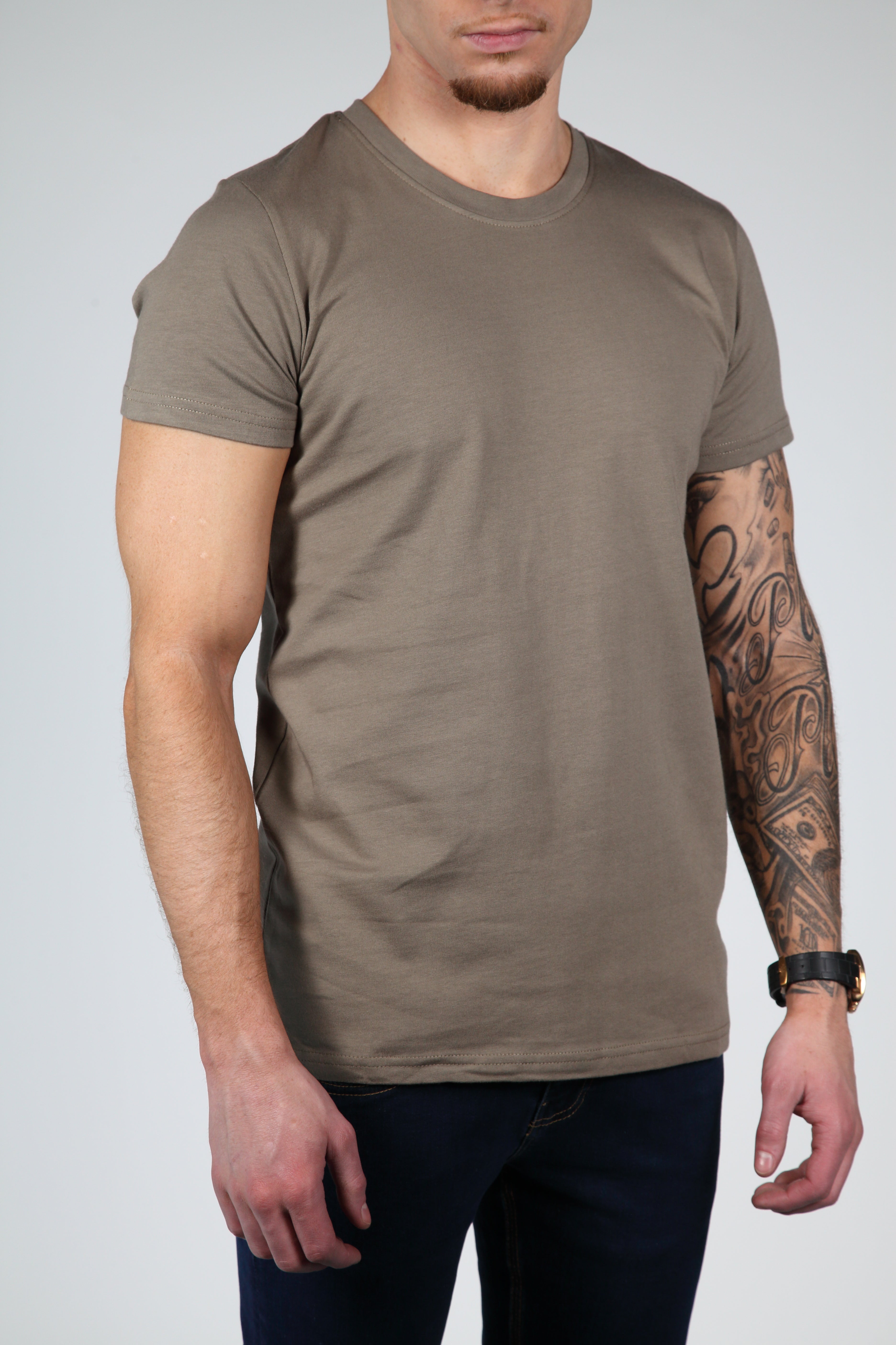 Camiseta marrón básica