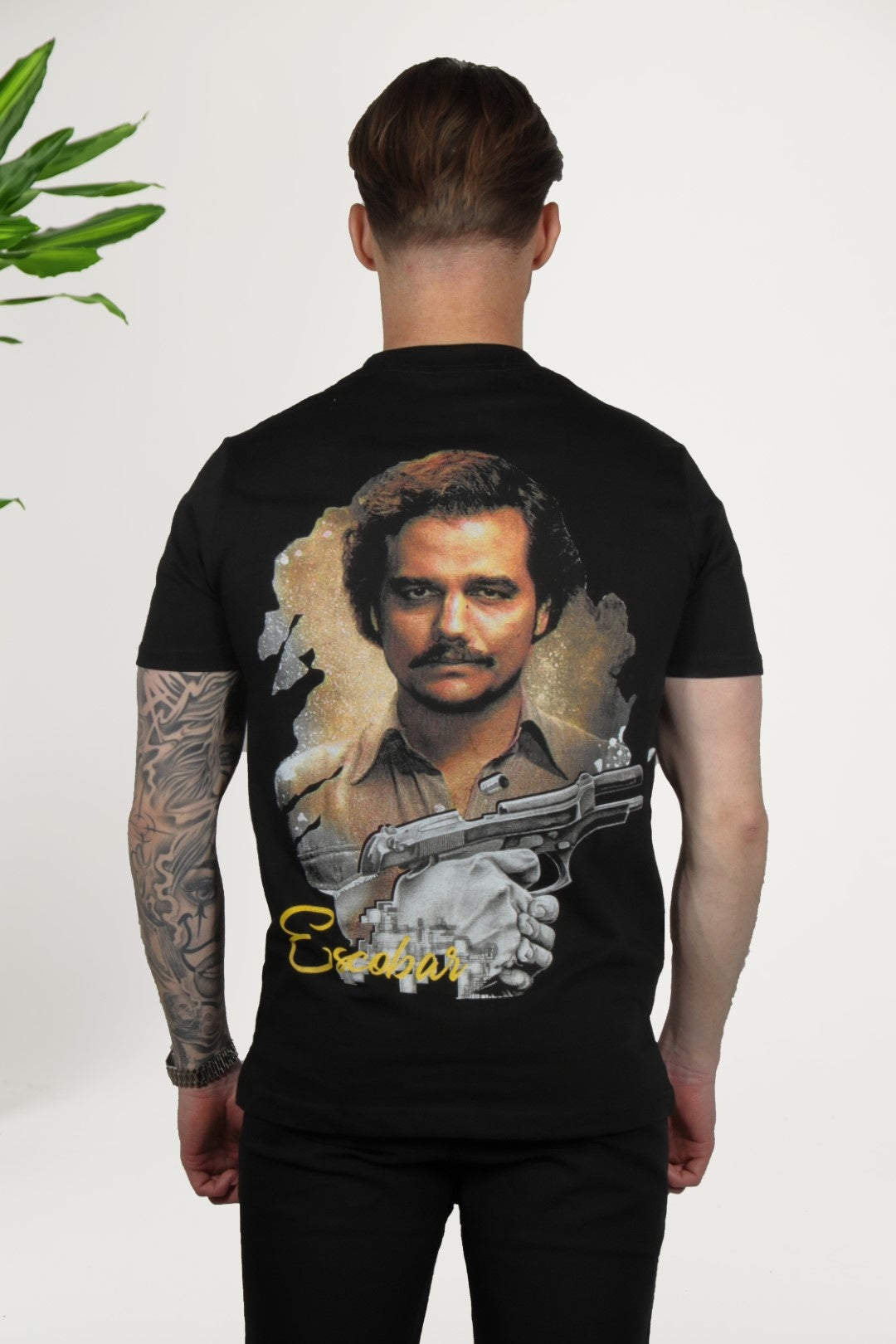 Camiseta escobar negro