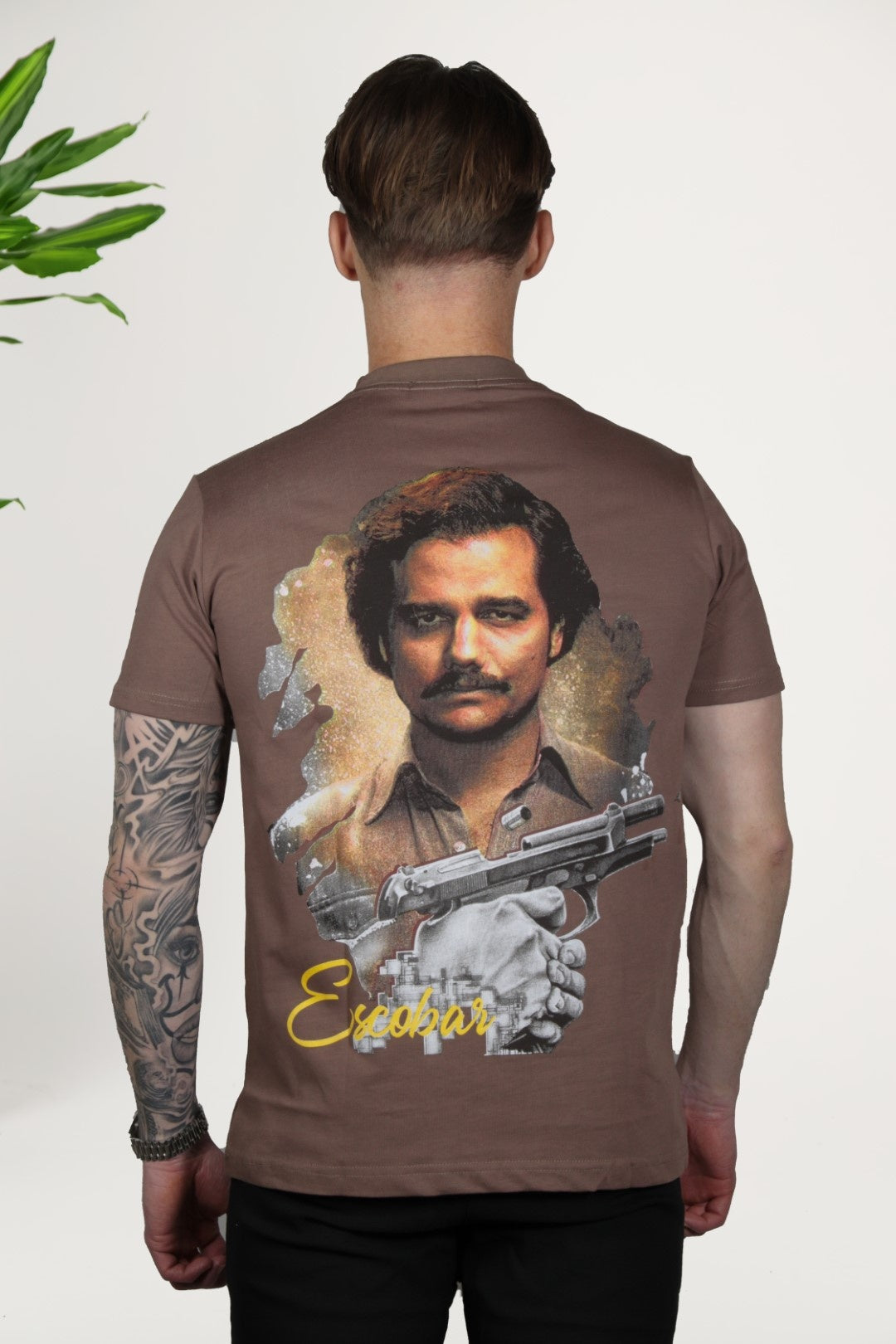 Camiseta escobar marrón