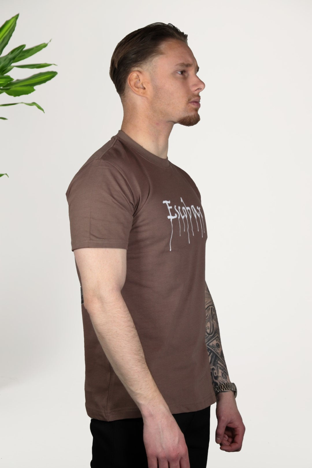 Camiseta escobar marrón
