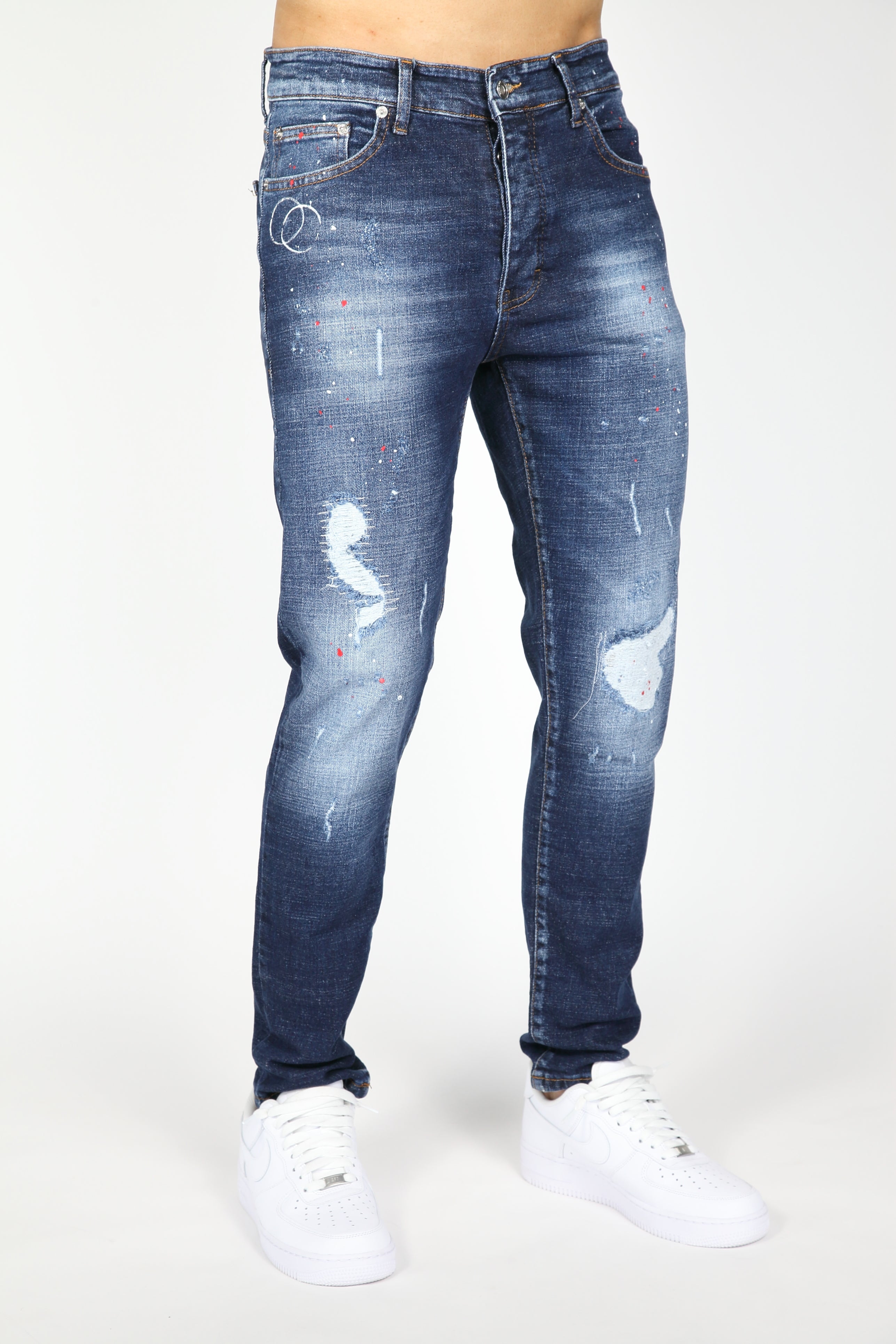 La Marina dei jeans strappati