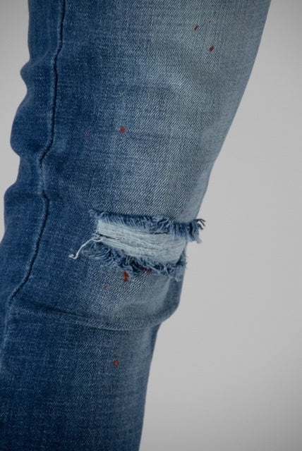 Skinny Jeans spritzten hellblau