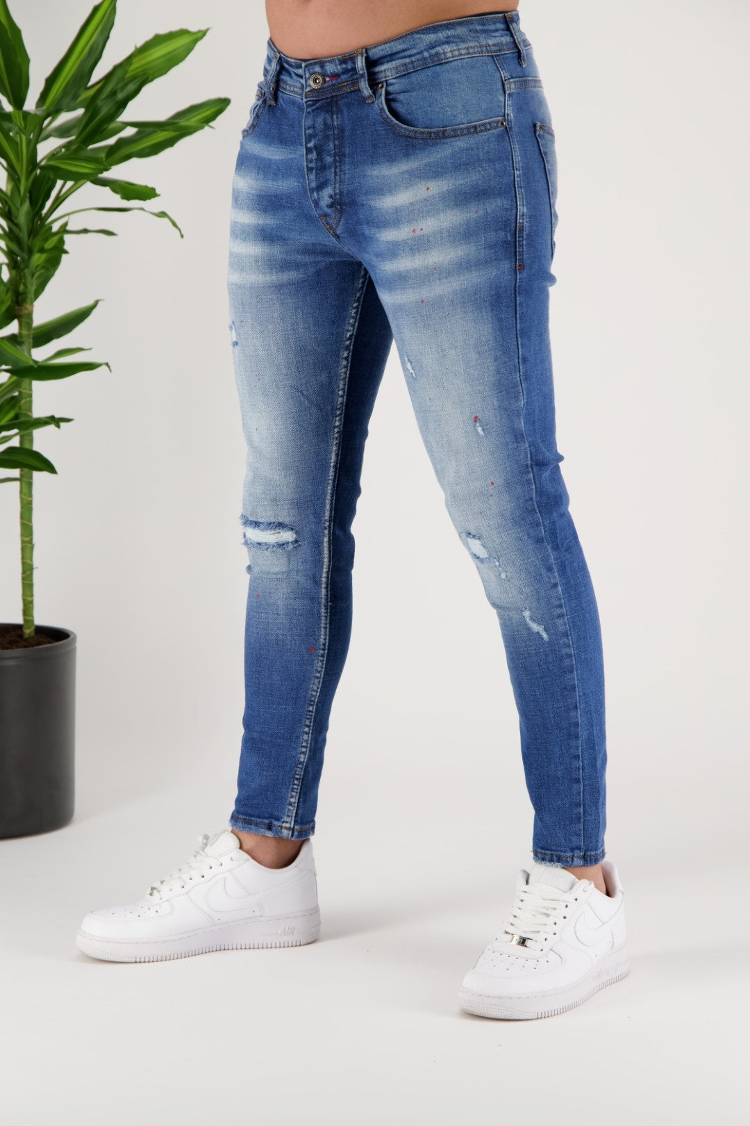 Skinny Jeans spritzten hellblau