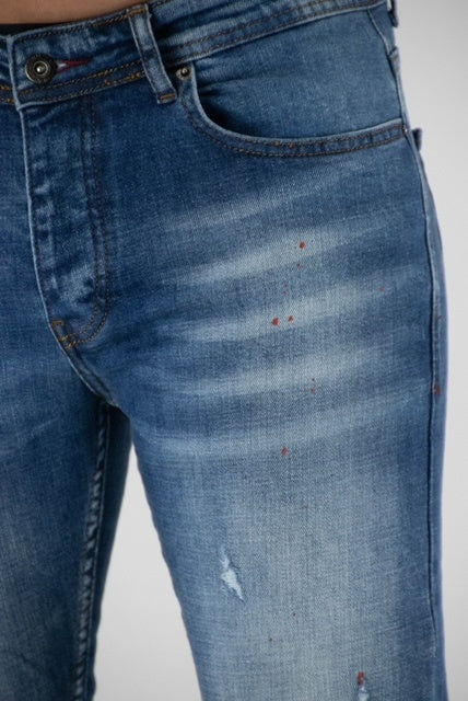 Skinny Jeans spritzten hellblau