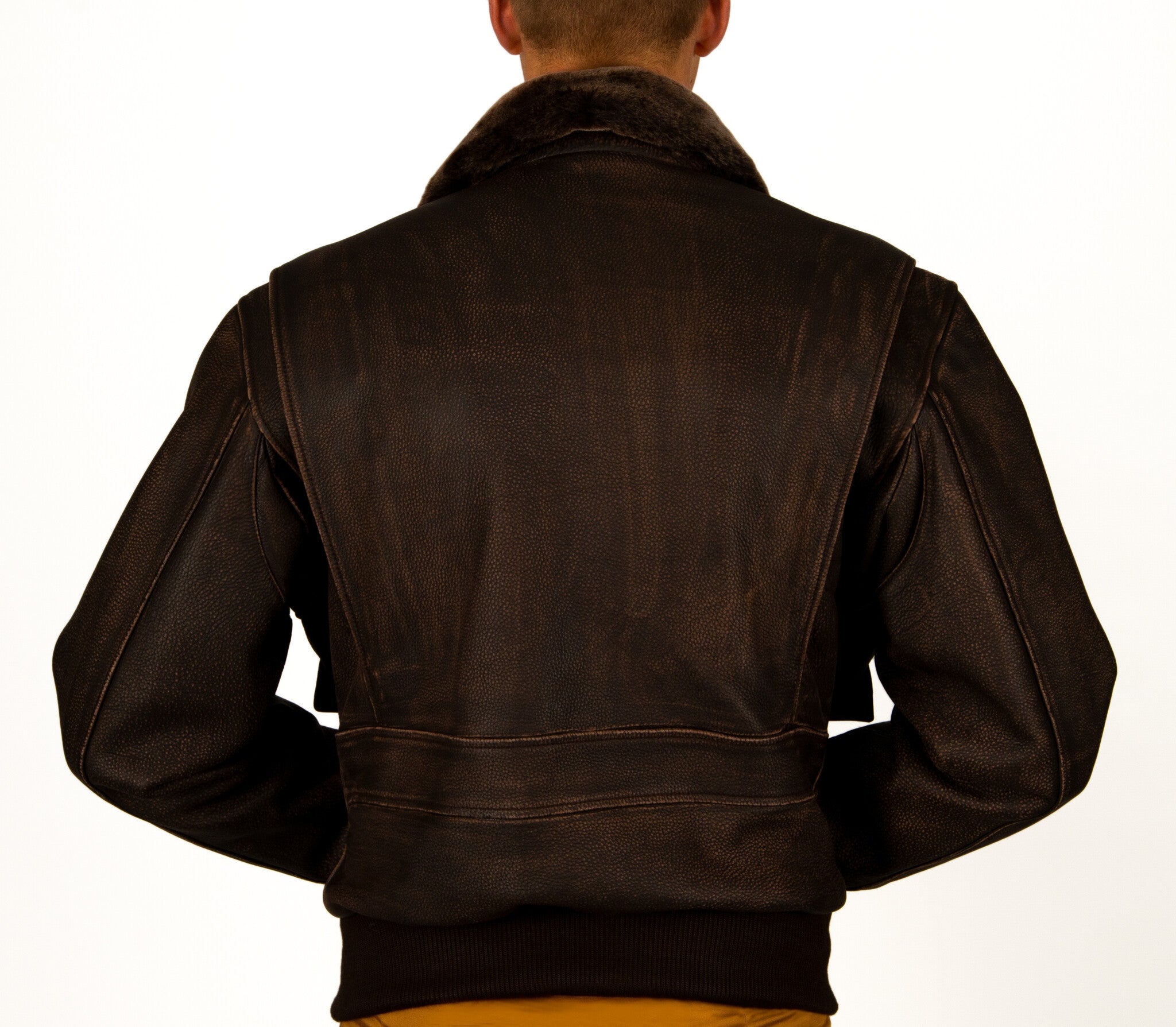 Schwarze Pufferjacke mit Kapuze
