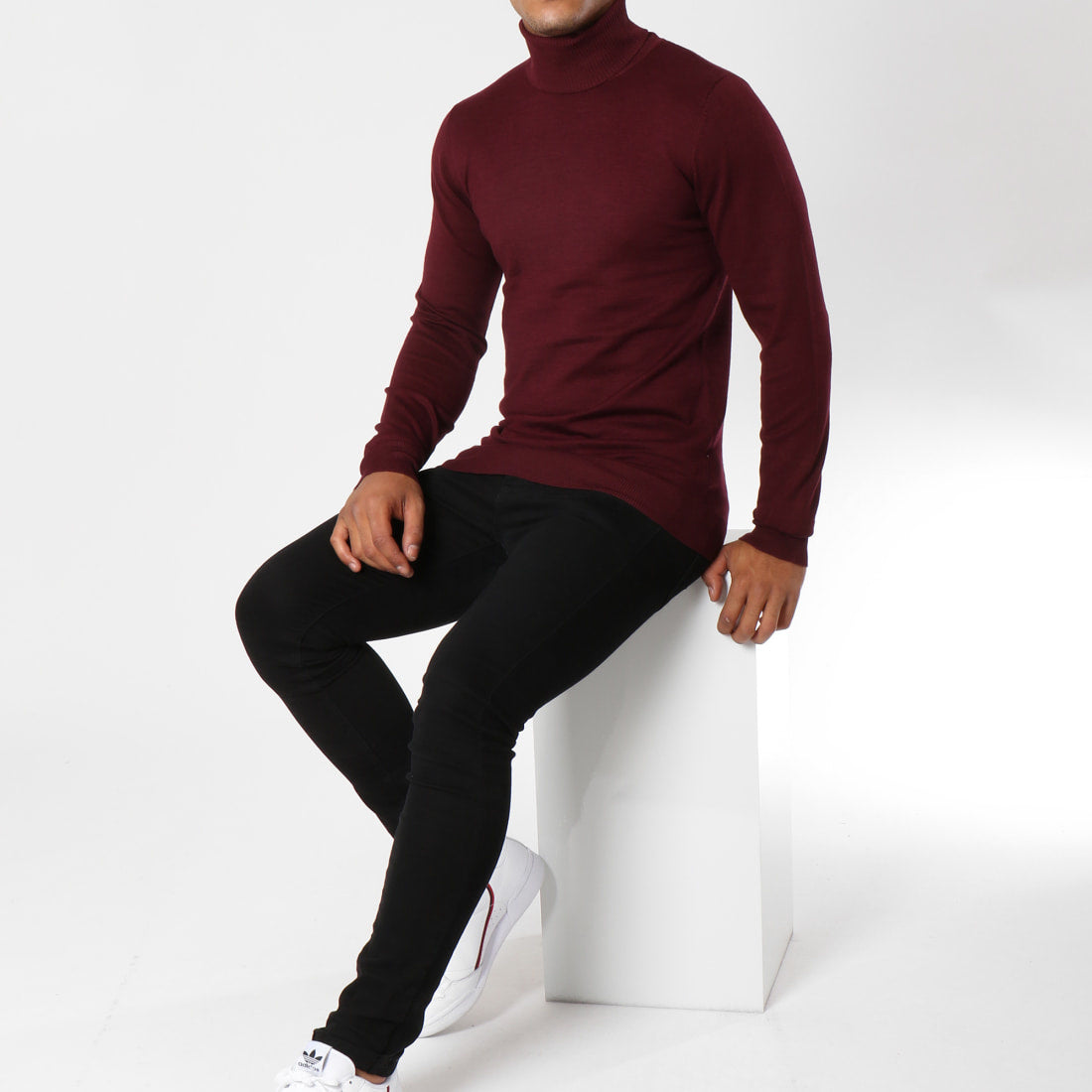 Bordeaux rote Rollkragenpullover Männer