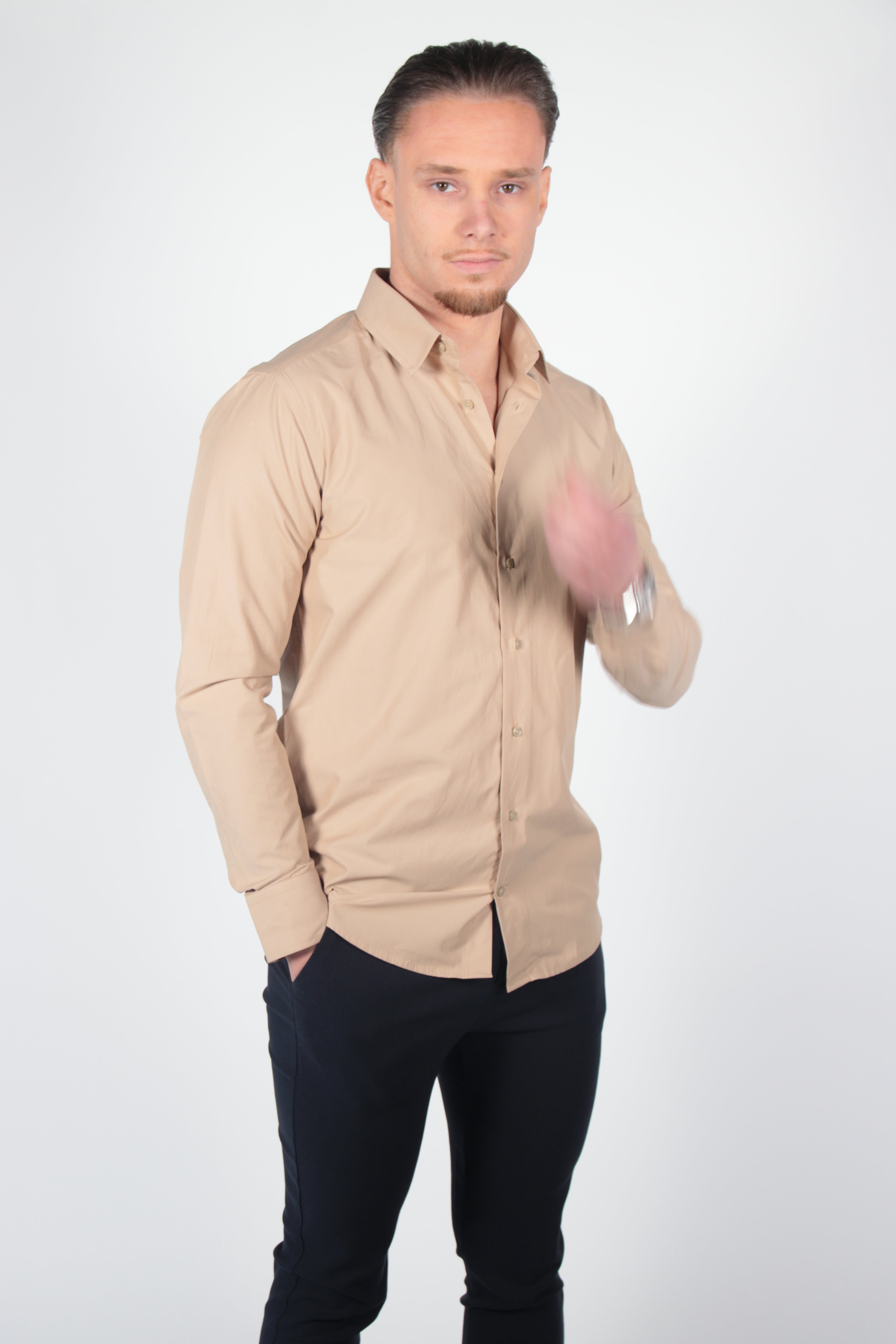 Camisa de beige leira