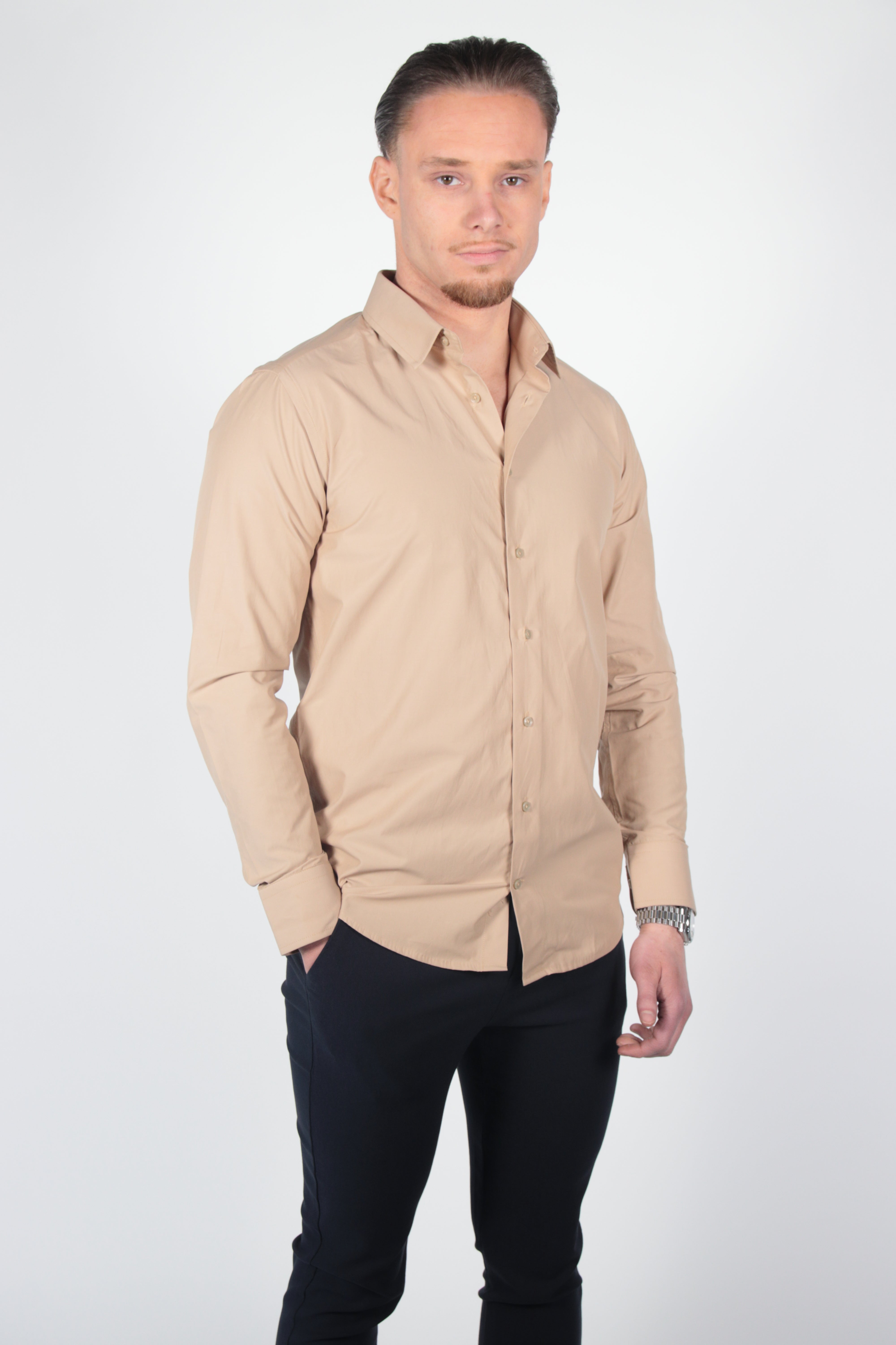 Camisa de beige leira