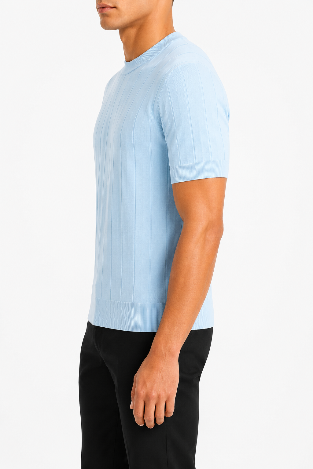 T-Shirt Vero Light Blue - Front view hands in pockets