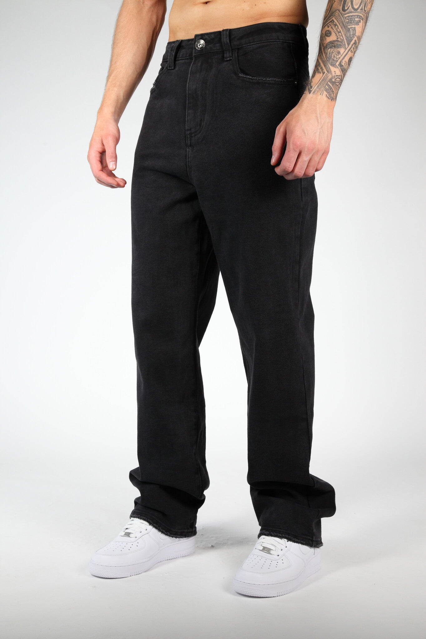 Die zerrissene Jeans schwarz