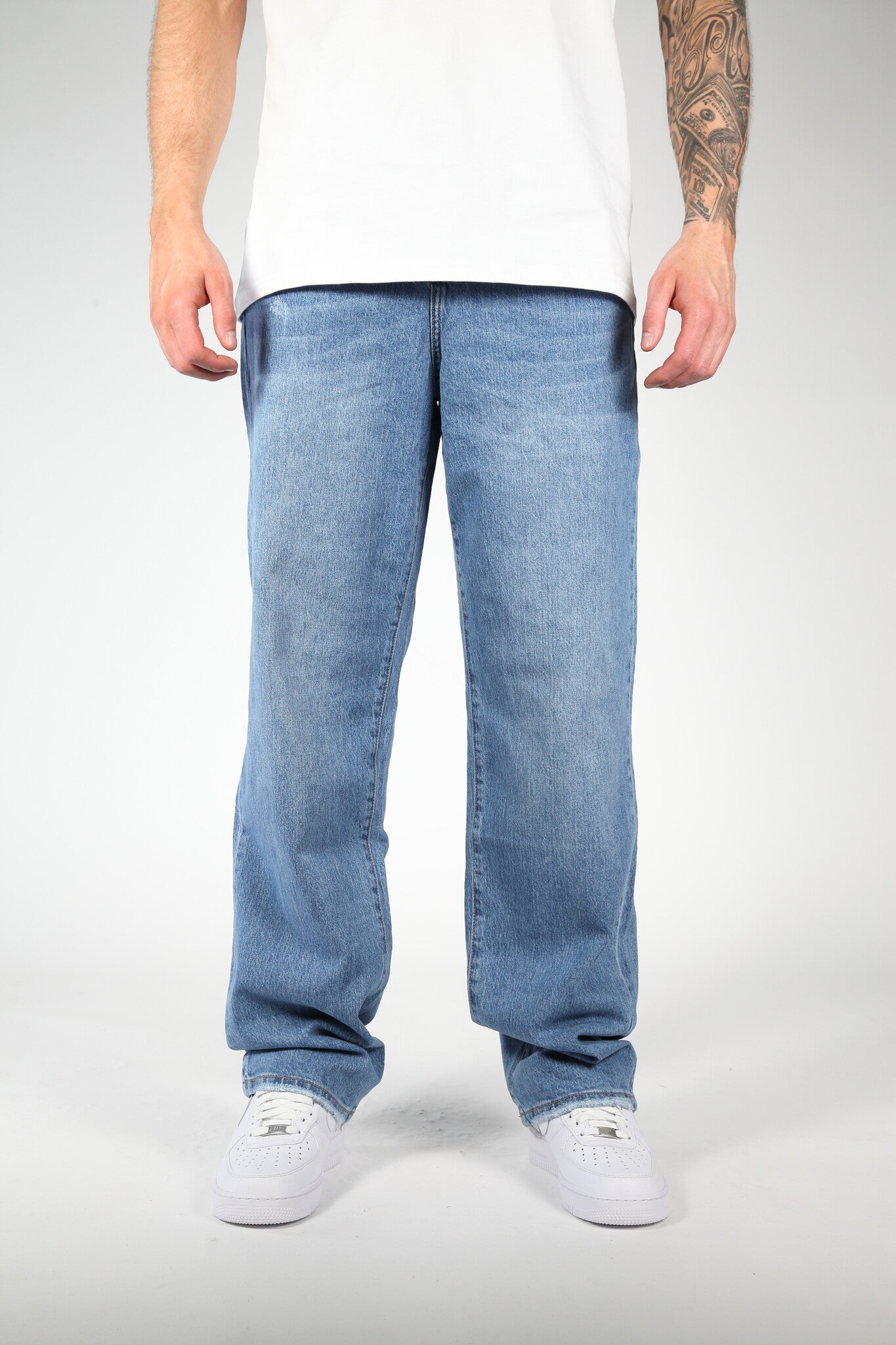 The ripped jeans black
