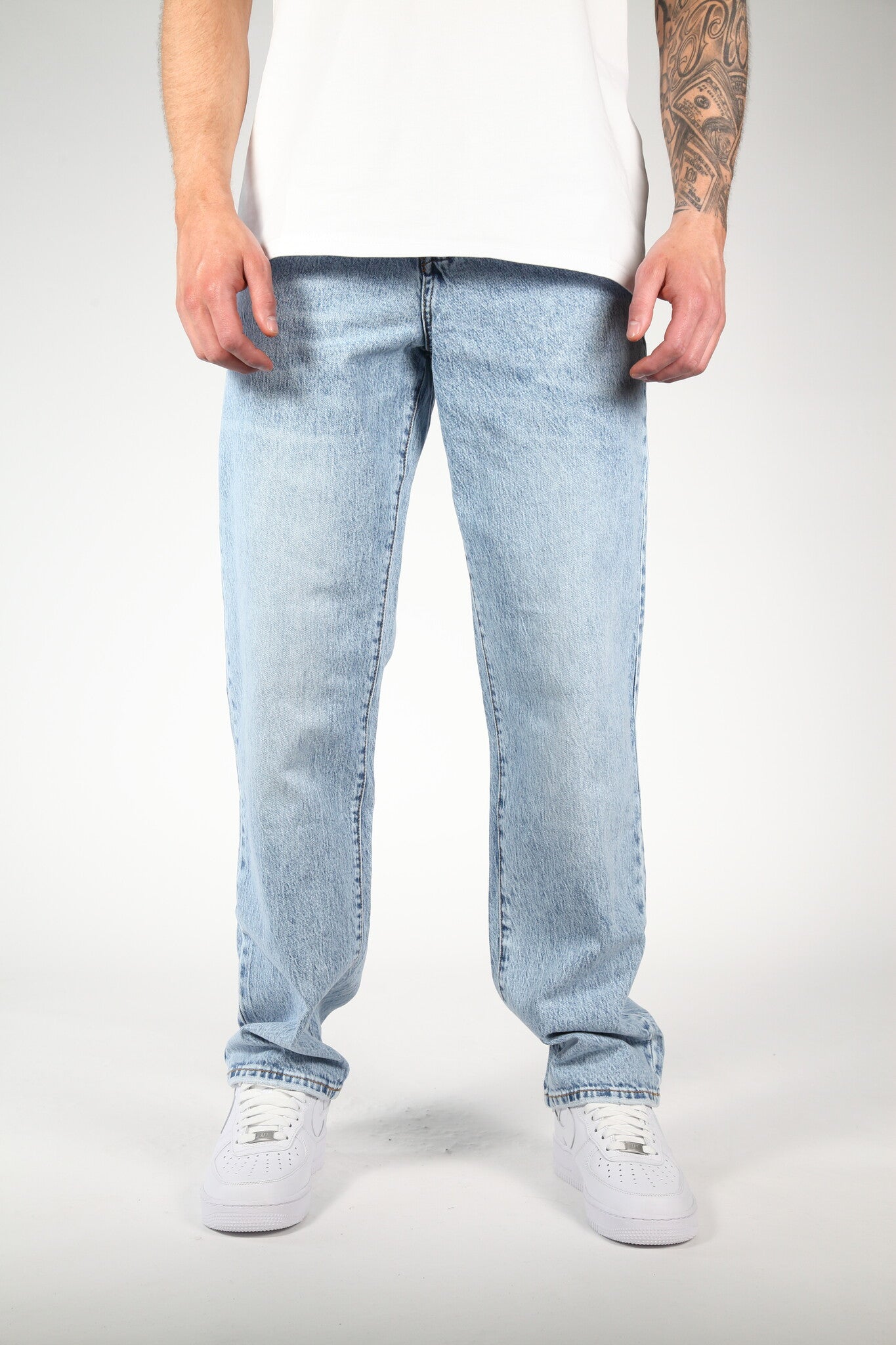 The ripped jeans black