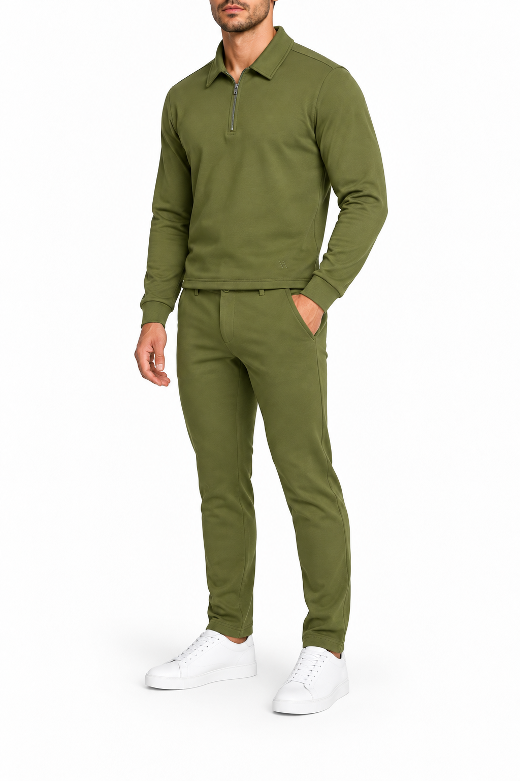 Close-up van de army-green stretch chino met riemlus en steekzak