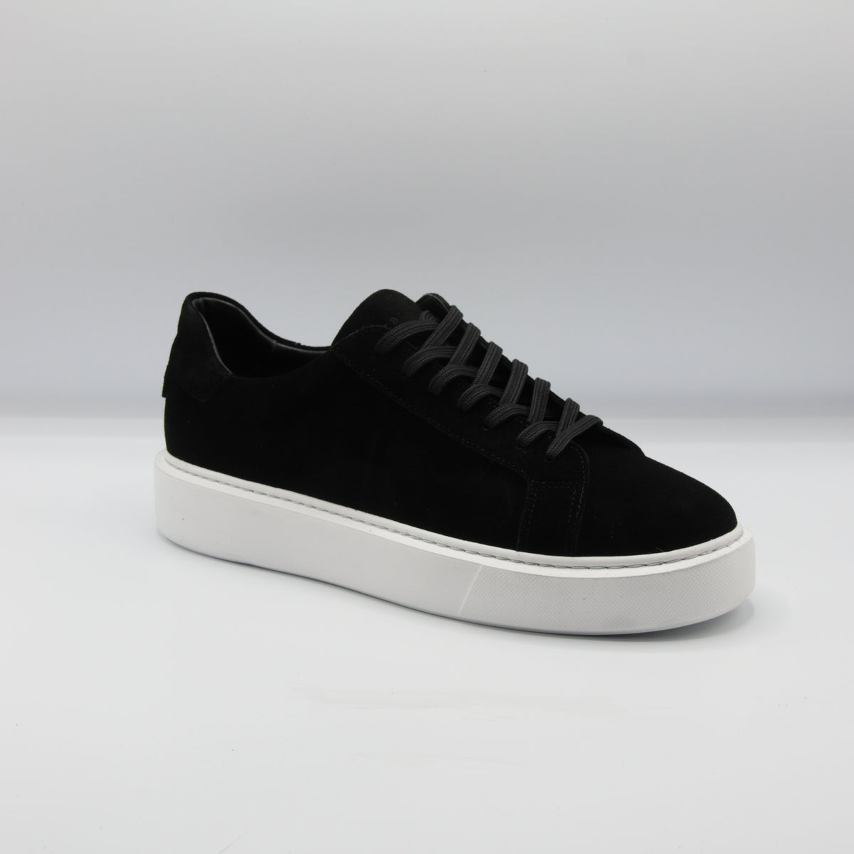 The Loma Suede Sneakers Zwart