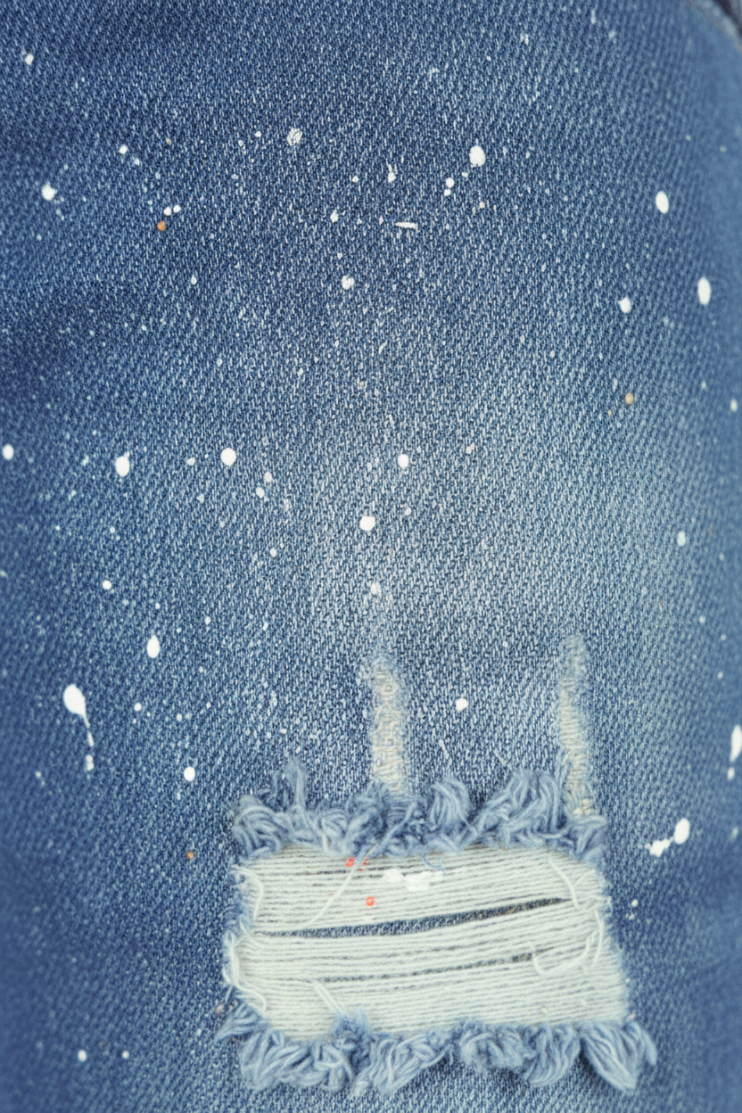 Jean éclaboussé en denim bleu