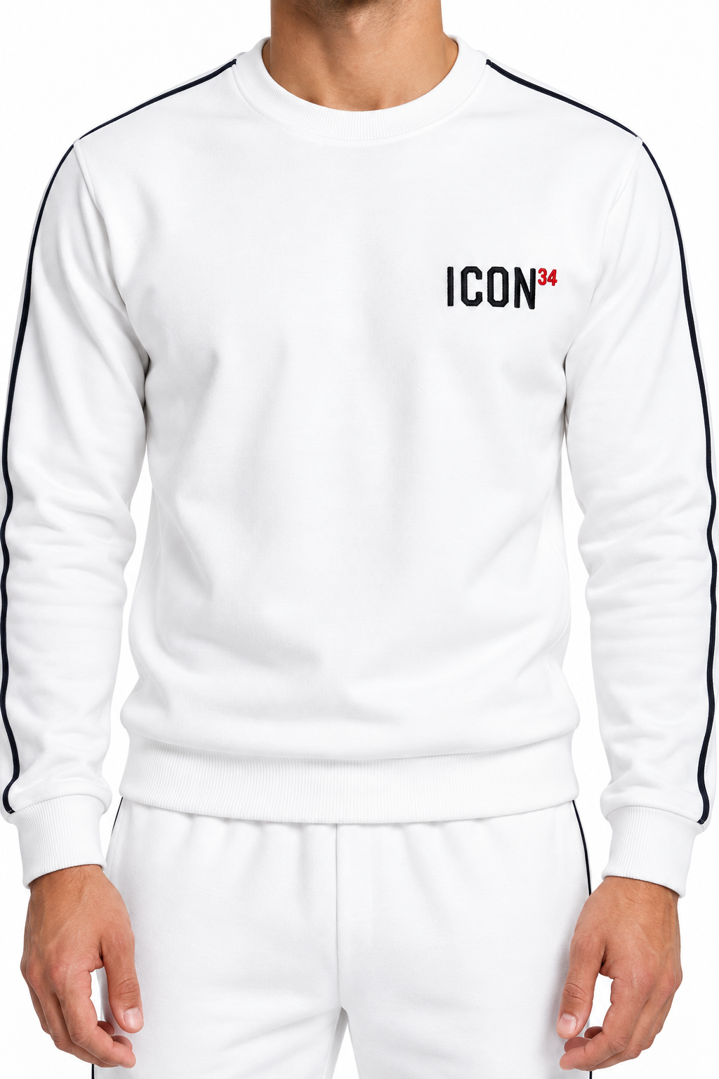 Rückansicht des weißen Trainingssets ICON Monza mit schwarzen Paspeln und normal geschnittener Hose